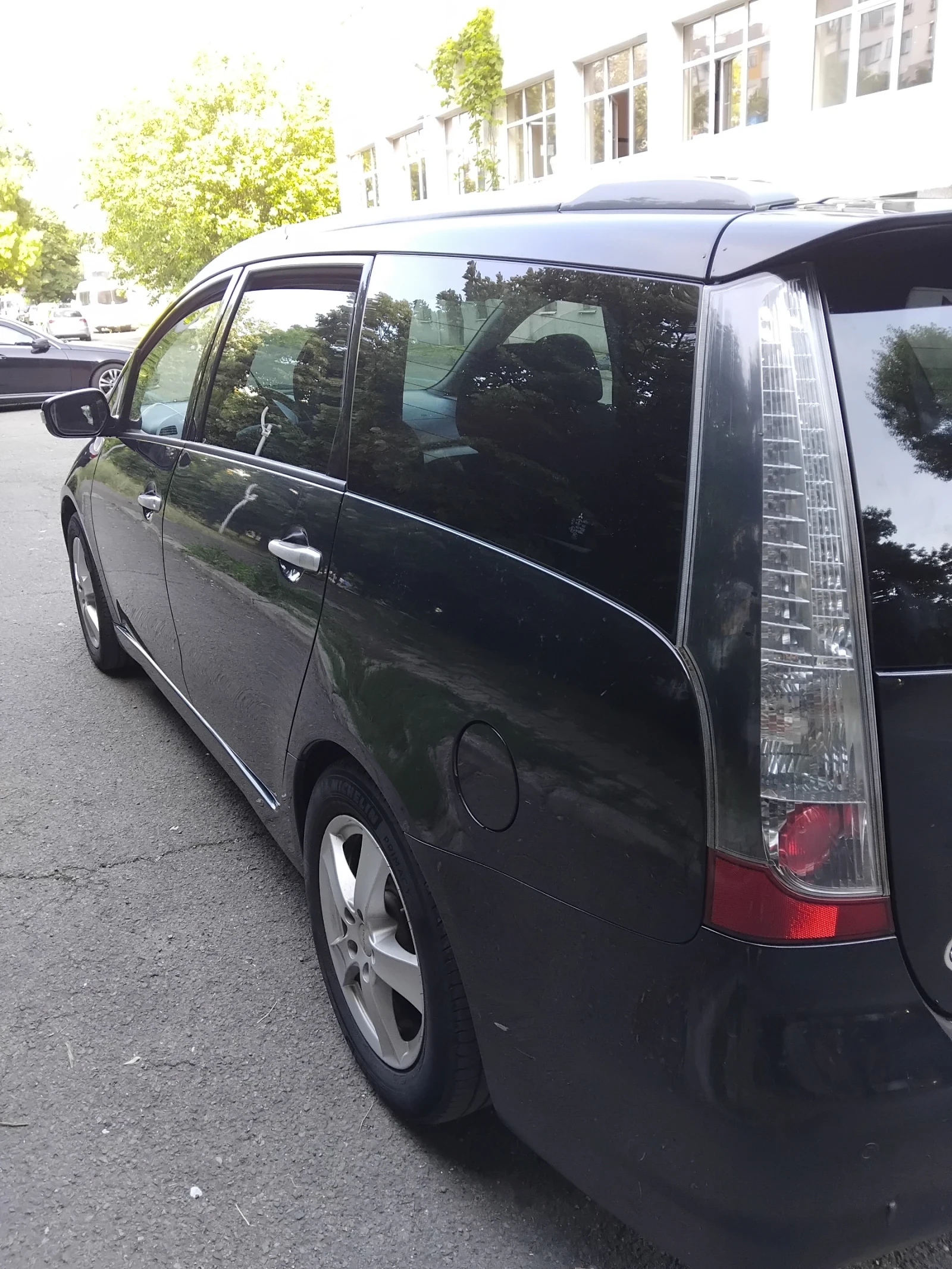 Mitsubishi Grandis 2.4, снимка 3 - Автомобили и джипове - 54766942