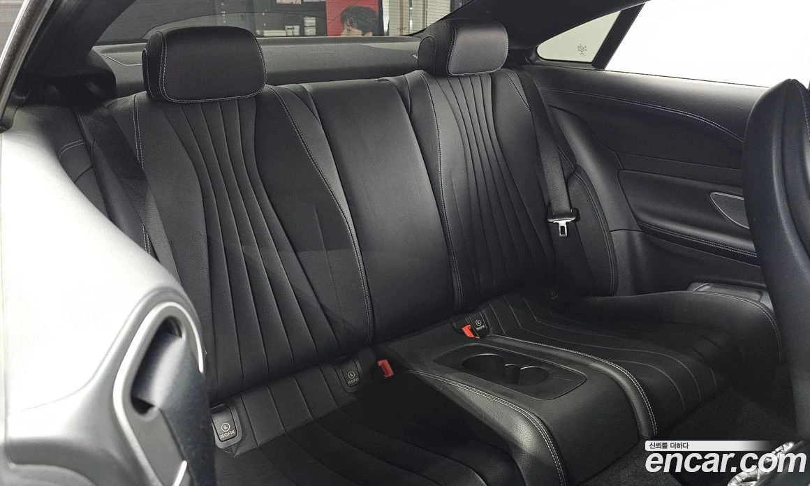 Mercedes-Benz E 300 4MATIC Coupe, снимка 14 - Автомобили и джипове - 55794421