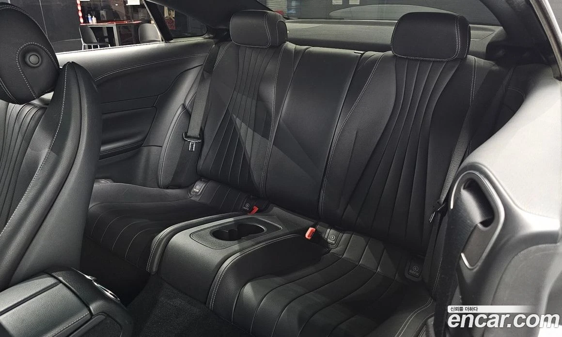 Mercedes-Benz E 300 4MATIC Coupe, снимка 16 - Автомобили и джипове - 55794421