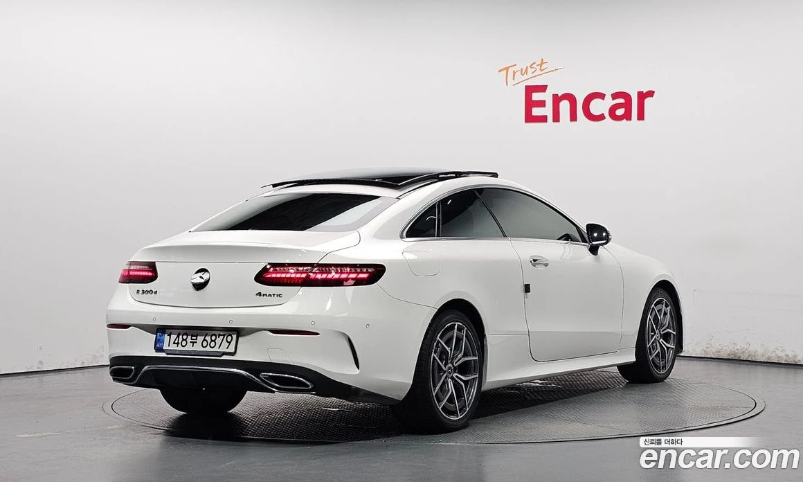 Mercedes-Benz E 300 4MATIC Coupe, снимка 2 - Автомобили и джипове - 55794421