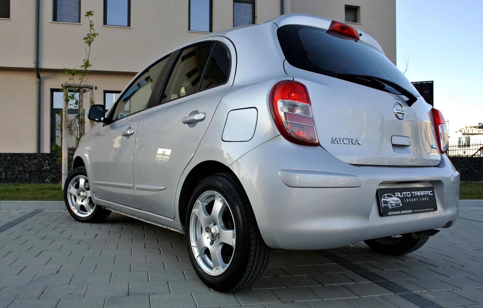 Nissan Micra 1.2i* РЕГИСТРИРАН* КЛИМАТРОНИК* АВТОПИЛОТ* ЕВРО 5, снимка 4 - Автомобили и джипове - 56120327