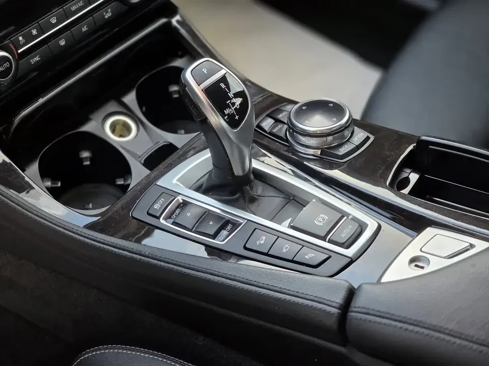 BMW 528 АвтоКредит, снимка 15 - Автомобили и джипове - 56735185
