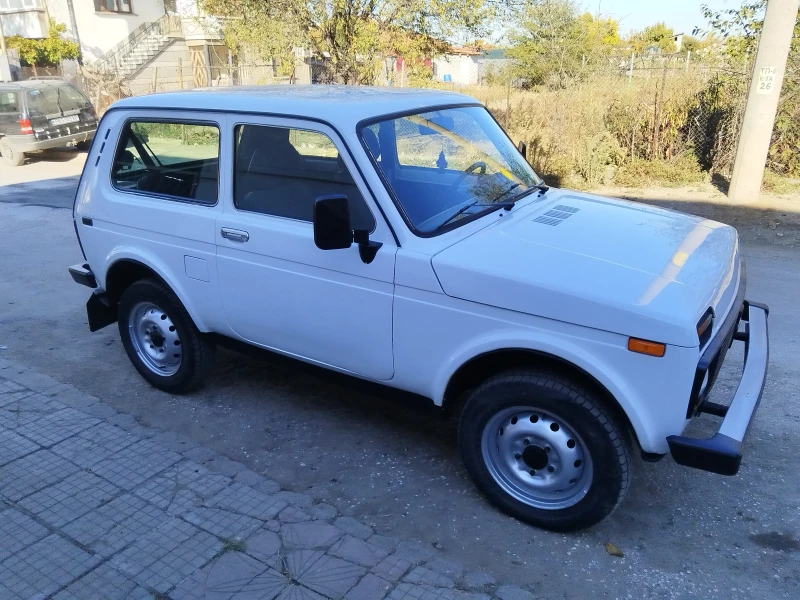 Lada Niva 1.7i, снимка 9 - Автомобили и джипове - 47752524