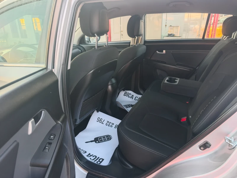 Kia Sportage 2.0 CRDI 4X4 , снимка 11 - Автомобили и джипове - 51070234