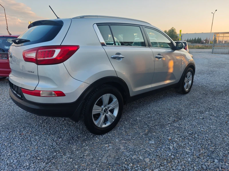 Kia Sportage 2.0 CRDI 4X4 , снимка 4 - Автомобили и джипове - 51070234