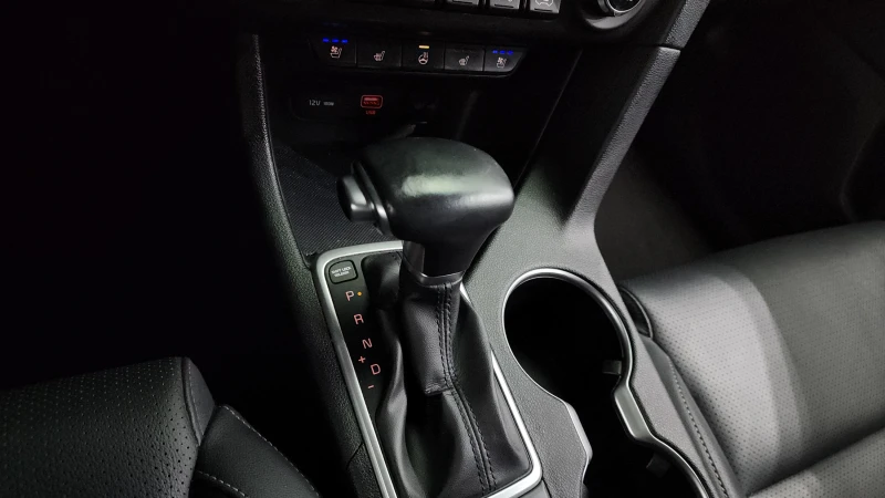 Kia Sportage 2.0 2WD PRESTIGE, снимка 8 - Автомобили и джипове - 52463527