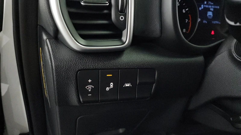 Kia Sportage 2.0 2WD PRESTIGE, снимка 14 - Автомобили и джипове - 52463527