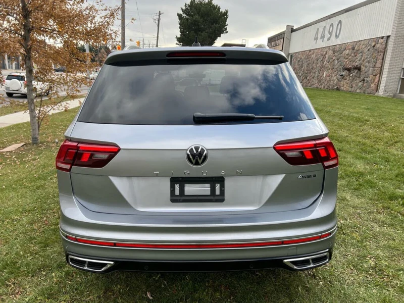 VW Tiguan * R-Line* АвтоКреди* (ЦЕНА ДО БГ), снимка 5 - Автомобили и джипове - 52511897