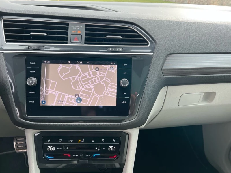 VW Tiguan * R-Line* АвтоКреди* (ЦЕНА ДО БГ), снимка 11 - Автомобили и джипове - 52511897