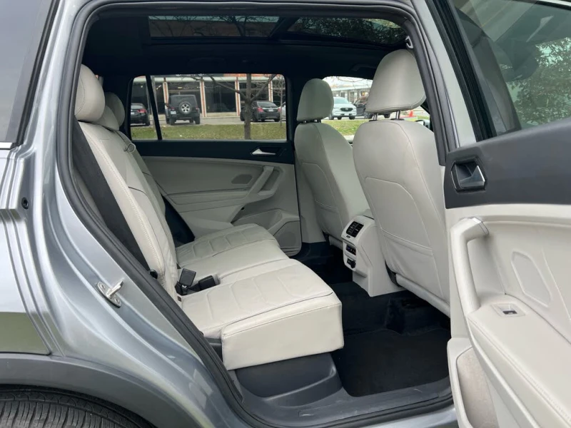 VW Tiguan * R-Line* АвтоКреди* (ЦЕНА ДО БГ), снимка 16 - Автомобили и джипове - 52511897