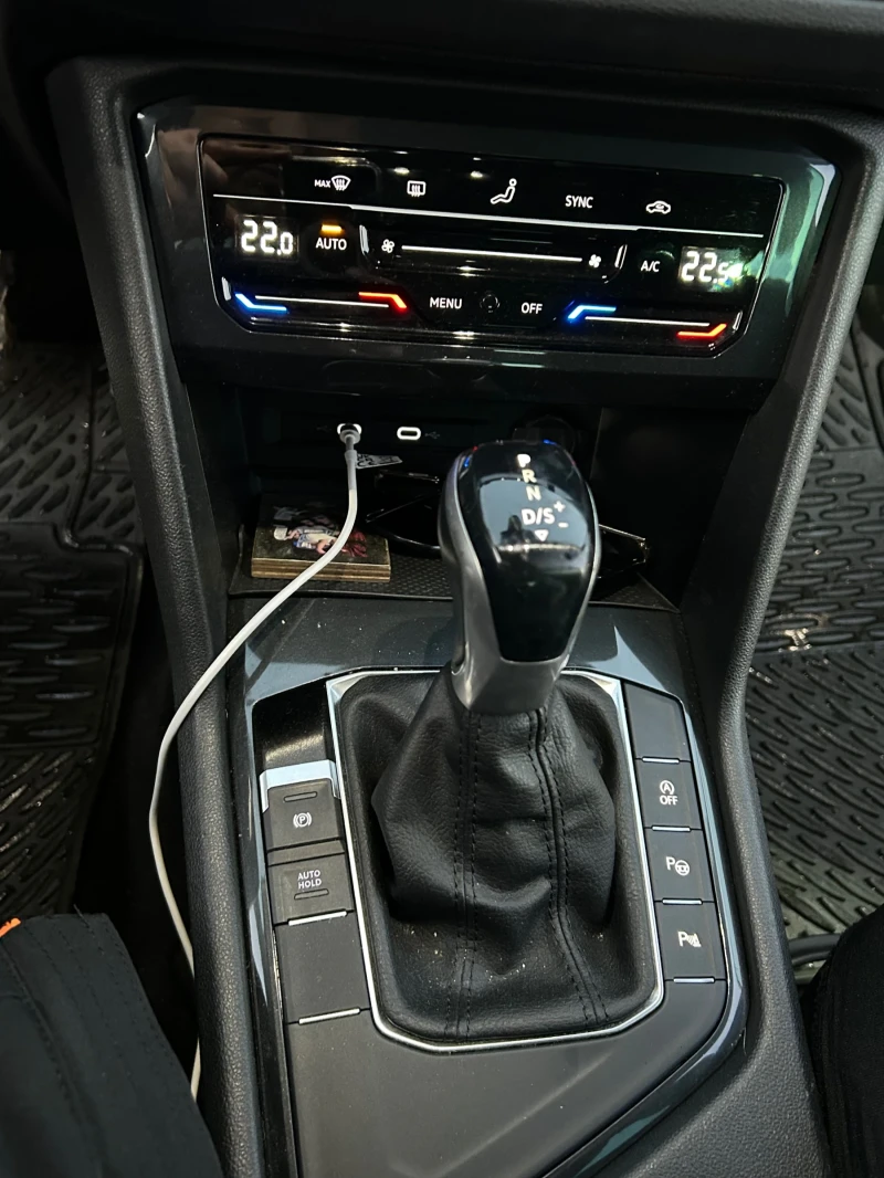 VW Tiguan, снимка 12 - Автомобили и джипове - 53144469