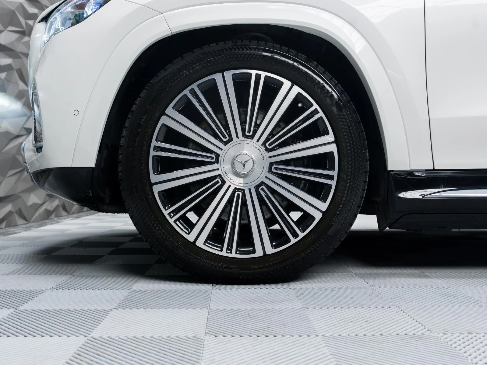 Mercedes-Benz GLS 600 MAYBACH* BURM* HUD* 360* PANO* ОБДУХВ* МАСАЖ* 3XTV, снимка 17 - Автомобили и джипове - 53767114