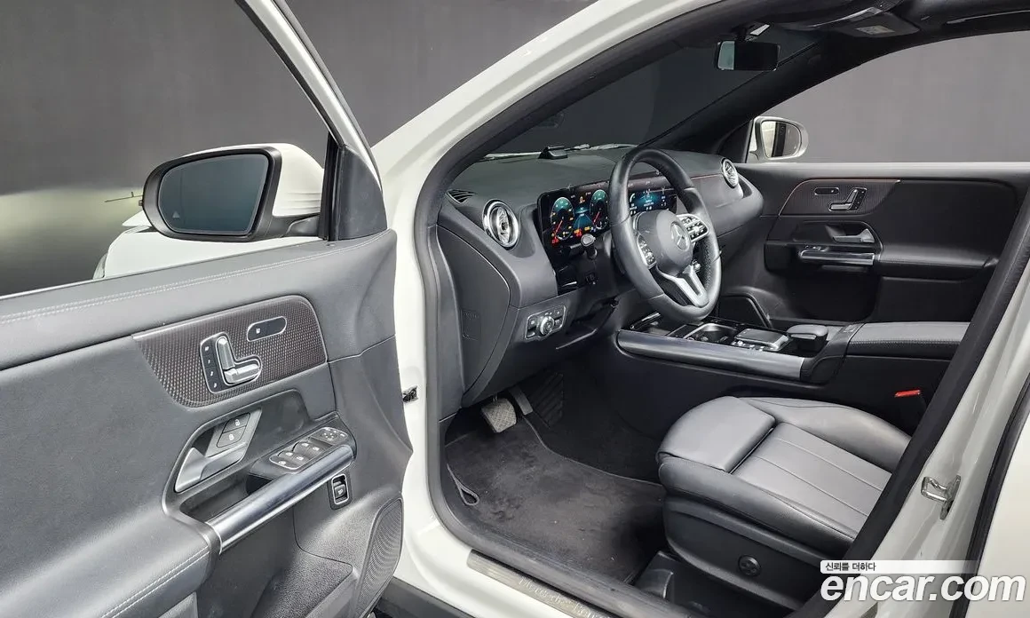 Mercedes-Benz GLA 250 ФИКСИРАНА ЦЕНА* Авто Кредит, снимка 8 - Автомобили и джипове - 54594674
