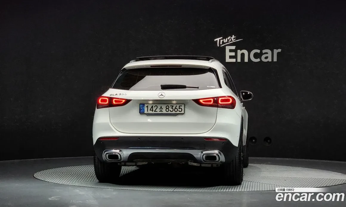 Mercedes-Benz GLA 250 ФИКСИРАНА ЦЕНА* Авто Кредит, снимка 4 - Автомобили и джипове - 54594674