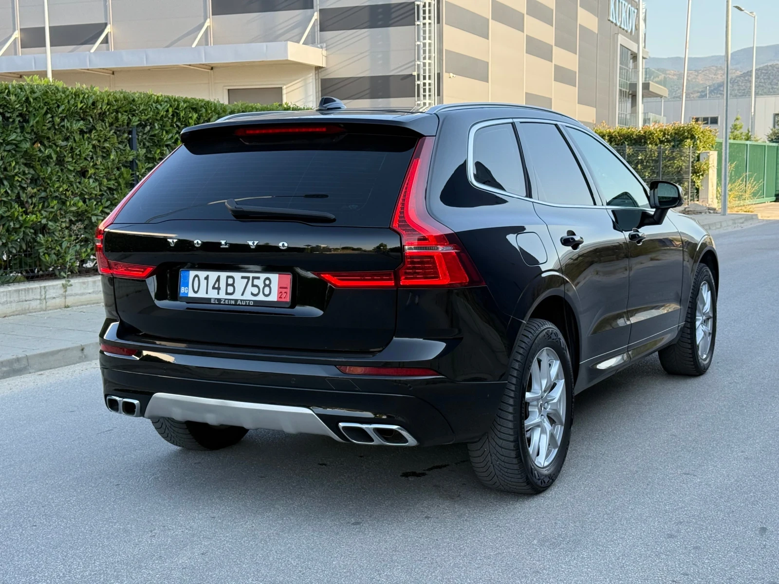 Volvo XC60 2.0 B5 AWD /Mild Hybrid/ПОДГРЕВ/HARMON KARDON/ИСТ, снимка 3 - Автомобили и джипове - 55643353
