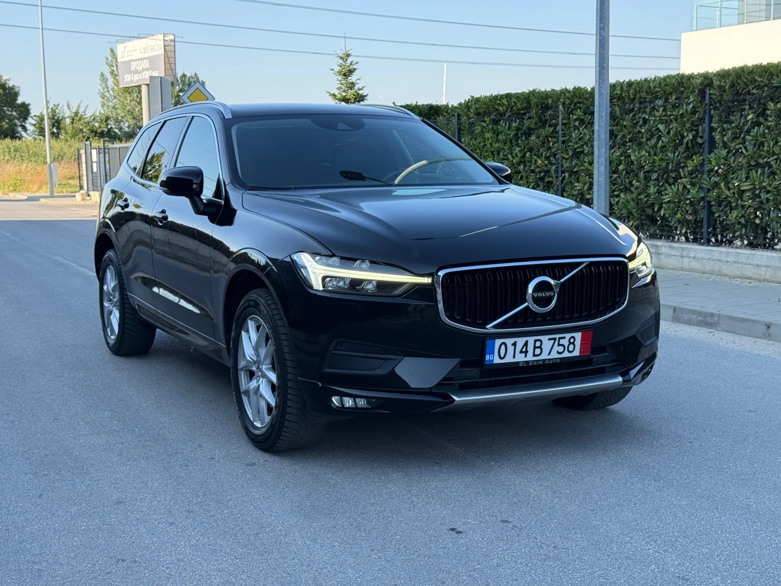 Volvo XC60 2.0 B5 AWD /Mild Hybrid/ПОДГРЕВ/HARMON KARDON/ИСТ, снимка 2 - Автомобили и джипове - 55643353