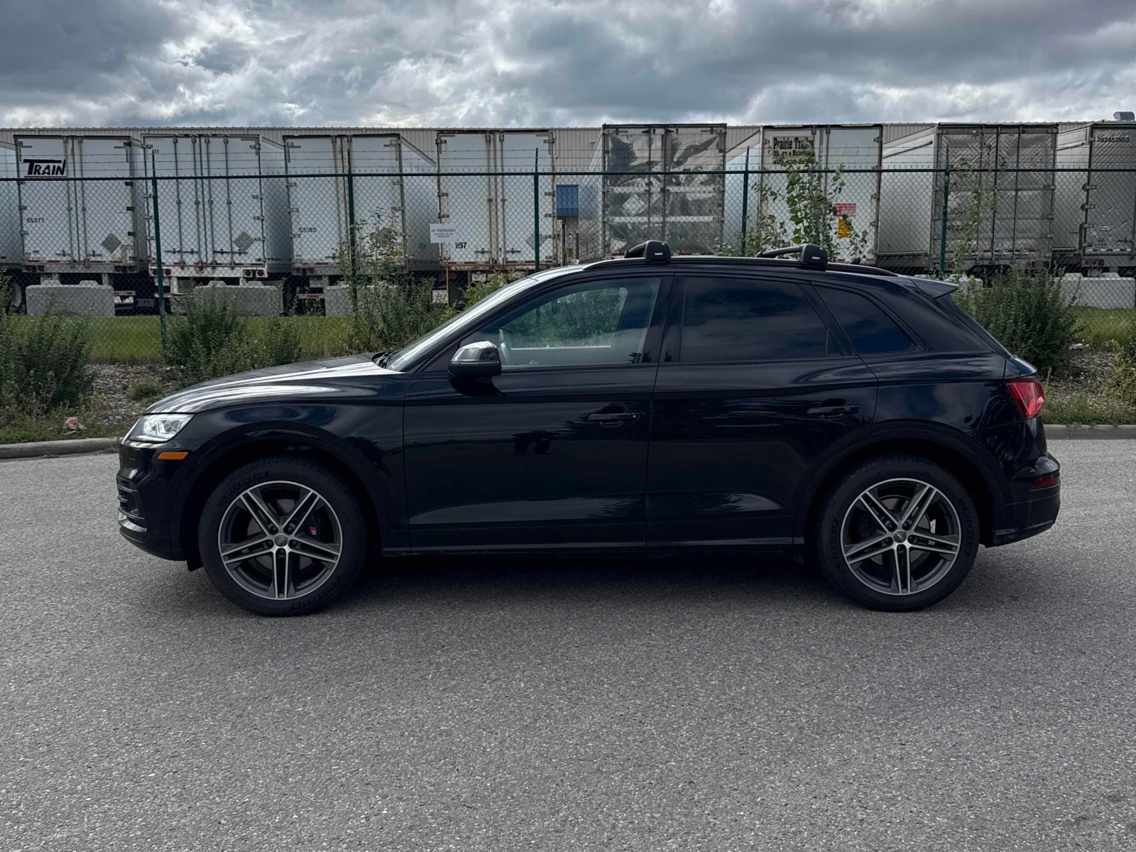 Audi SQ5 TECHNIK * ДИСТРОНИК* 360 КАМЕРА* DIAMOND SEATS* , снимка 3 - Автомобили и джипове - 56108312