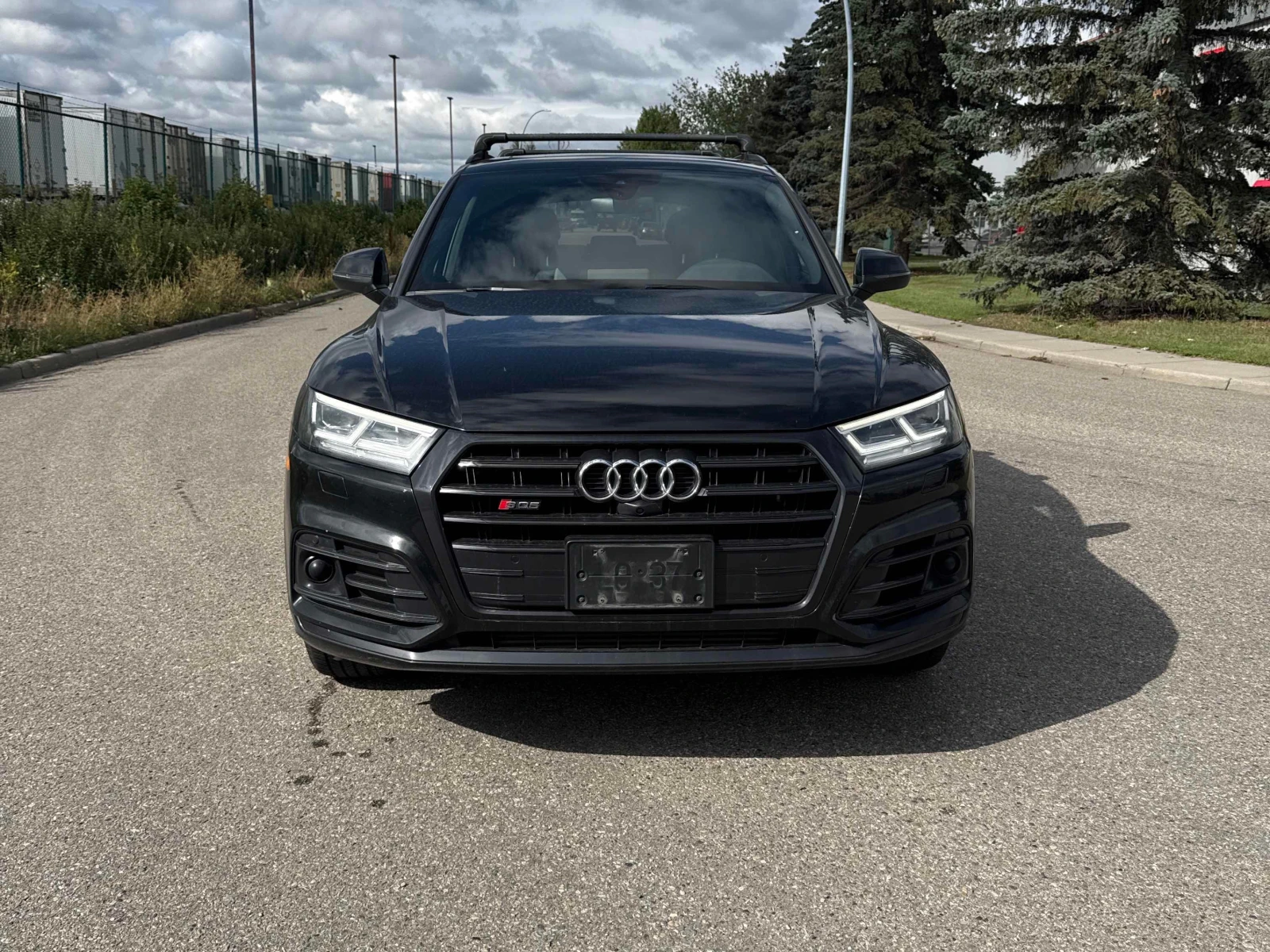 Audi SQ5 TECHNIK * ДИСТРОНИК* 360 КАМЕРА* DIAMOND SEATS* , снимка 2 - Автомобили и джипове - 56108312