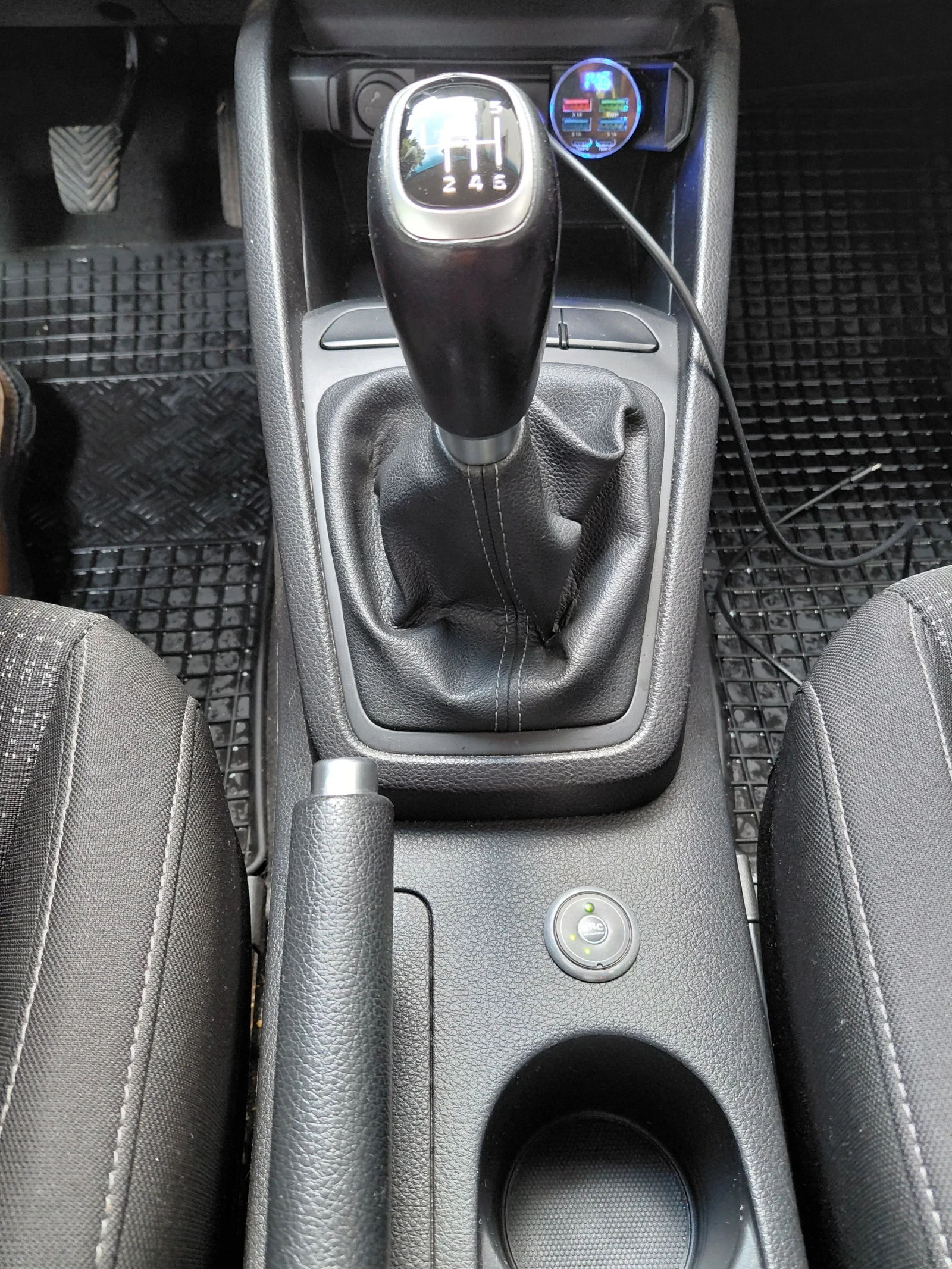 Kia Stonic 1.4 бензин газ, снимка 11 - Автомобили и джипове - 56231956
