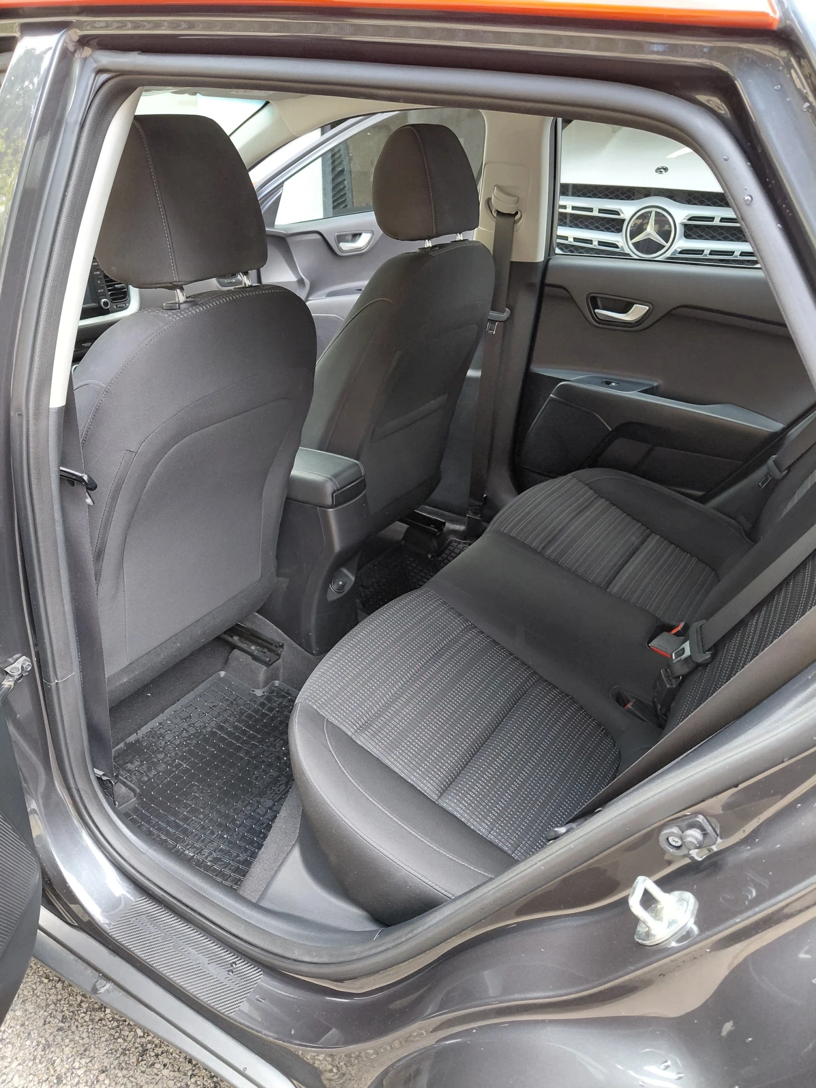 Kia Stonic 1.4 бензин газ, снимка 7 - Автомобили и джипове - 56231956