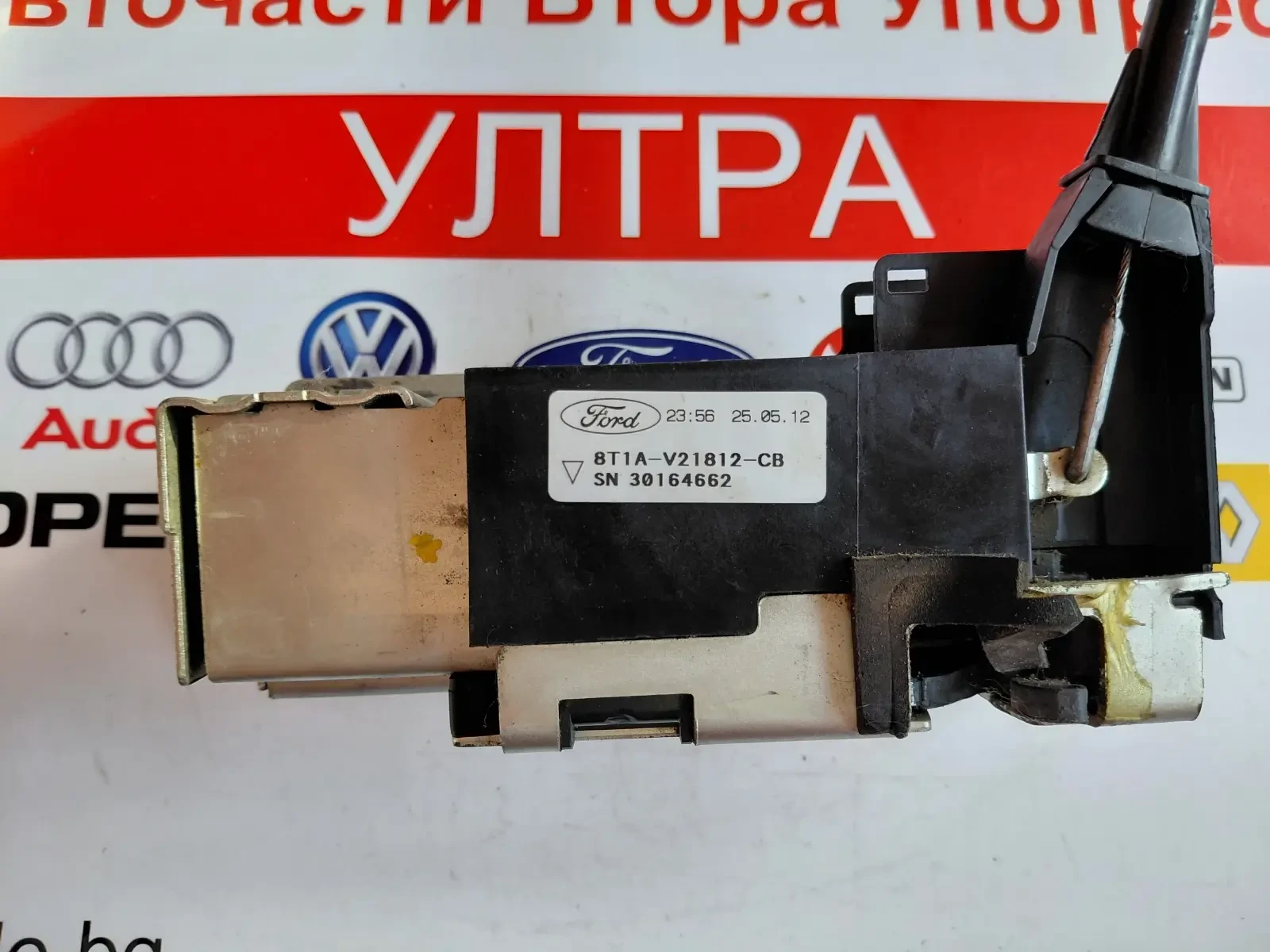 8T1A-V21812-CB Брава на предна дясна врата  FORD TRANSIT CONNECT (2009-2013) 8T1AV21812CB , снимка 1 - Части - 55901339