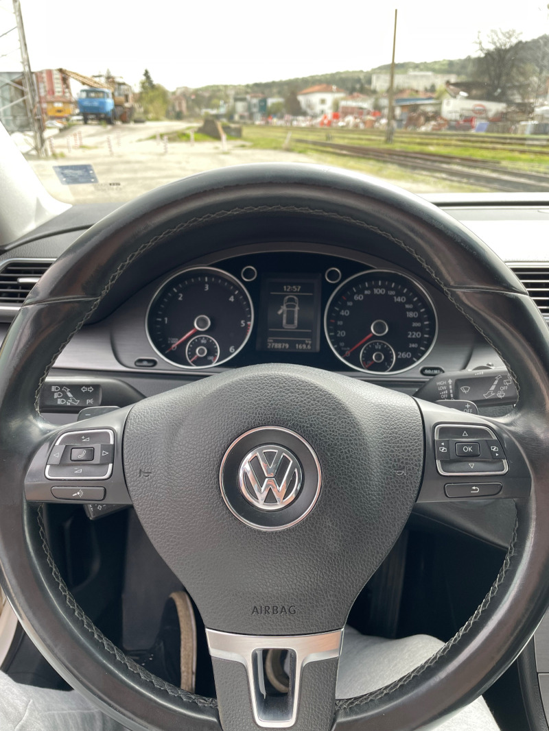VW Passat, снимка 13 - Автомобили и джипове - 45701720