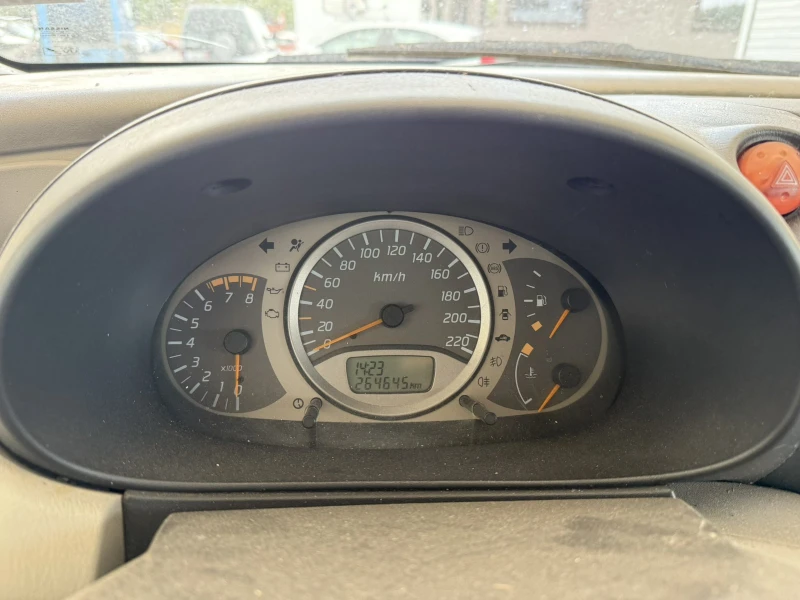 Nissan Almera tino 1.8, Бензин-Газ, снимка 11 - Автомобили и джипове - 53121704
