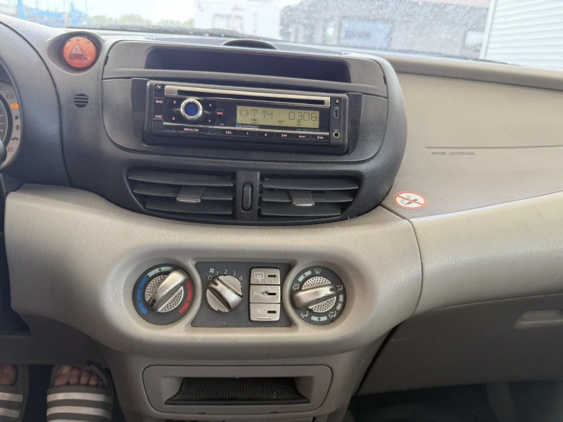 Nissan Almera tino 1.8, Бензин-Газ, снимка 14 - Автомобили и джипове - 53121704