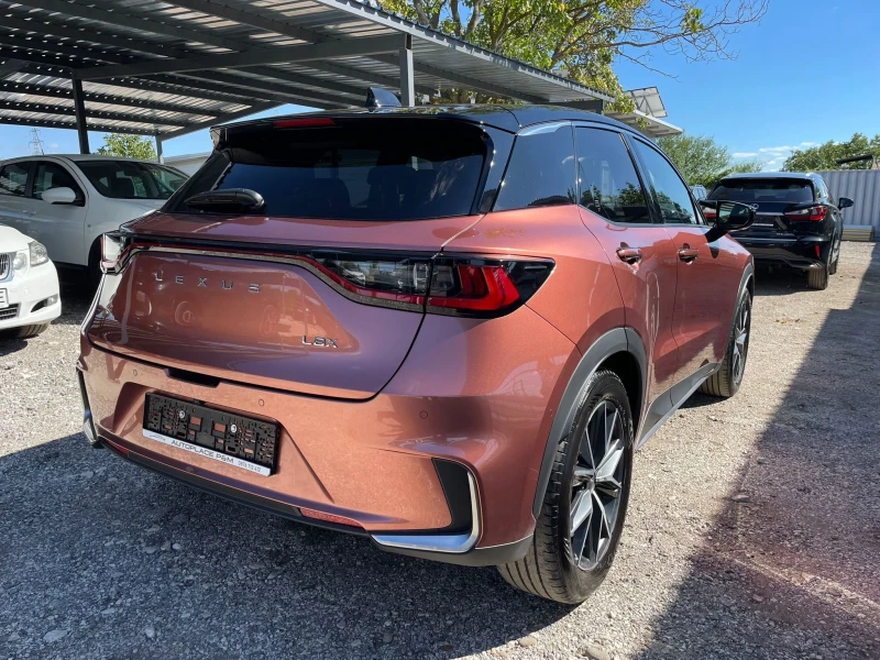 Lexus LBX AWD/HUD/BSM/Гаранционен , снимка 5 - Автомобили и джипове - 51764777