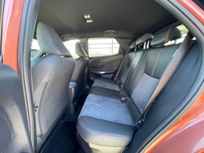 Lexus LBX AWD/HUD/BSM/Гаранционен , снимка 14 - Автомобили и джипове - 51764777