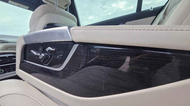 BMW 750 LCI XDRIVE M PACK, снимка 10 - Автомобили и джипове - 53457546