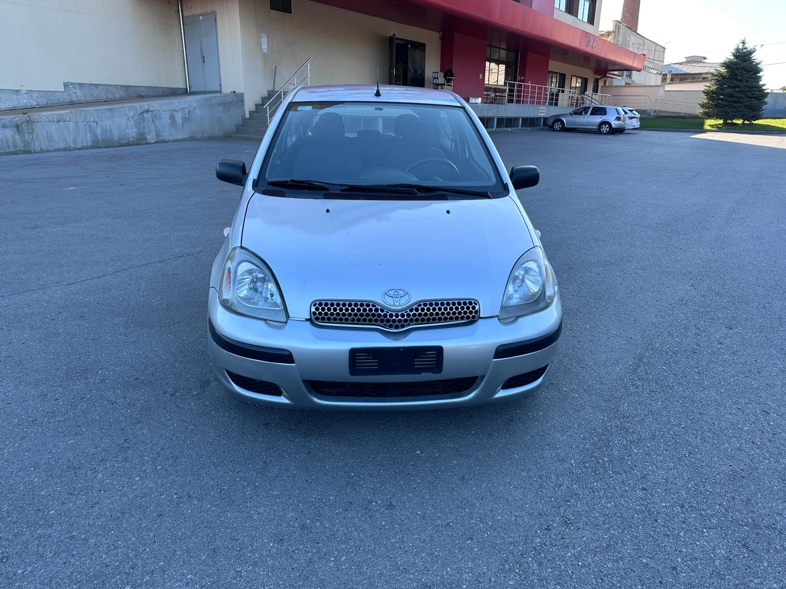 Toyota Yaris 1.3i - КЛИМАТИК - изображение 2