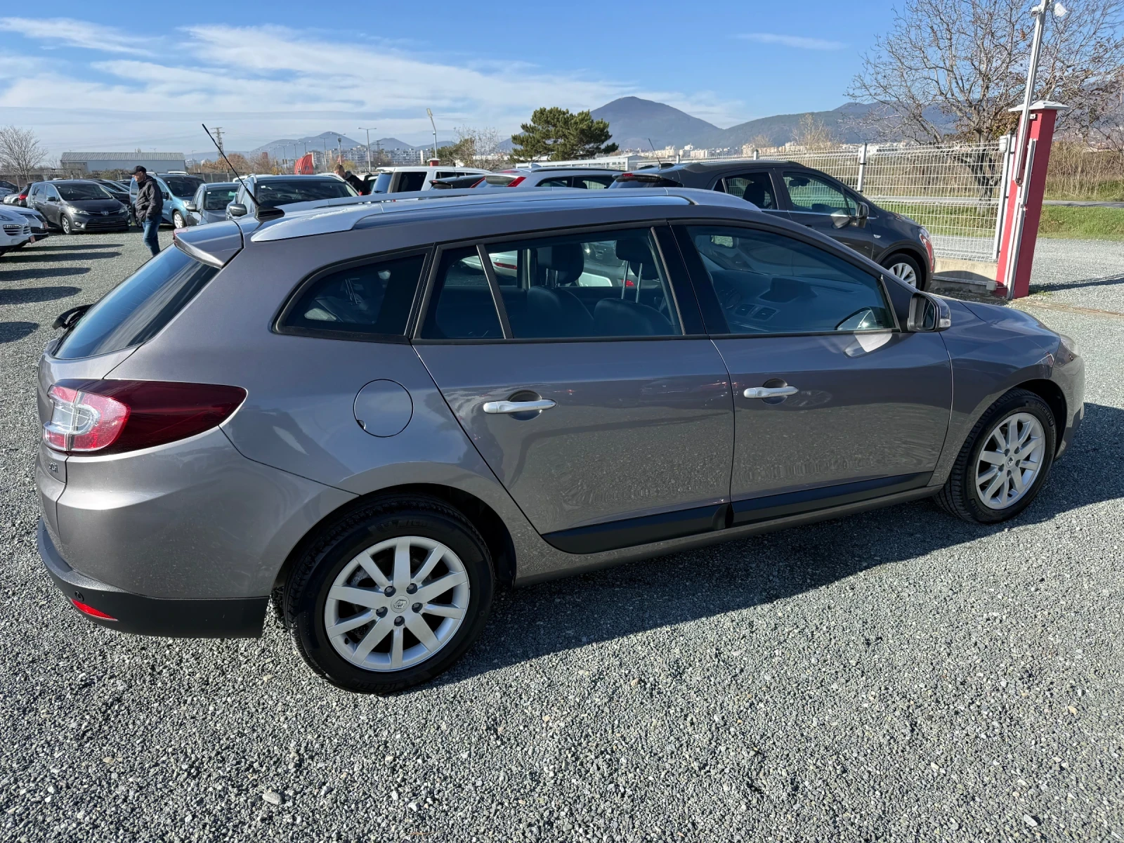 Renault Megane (KATO НОВА) - изображение 5