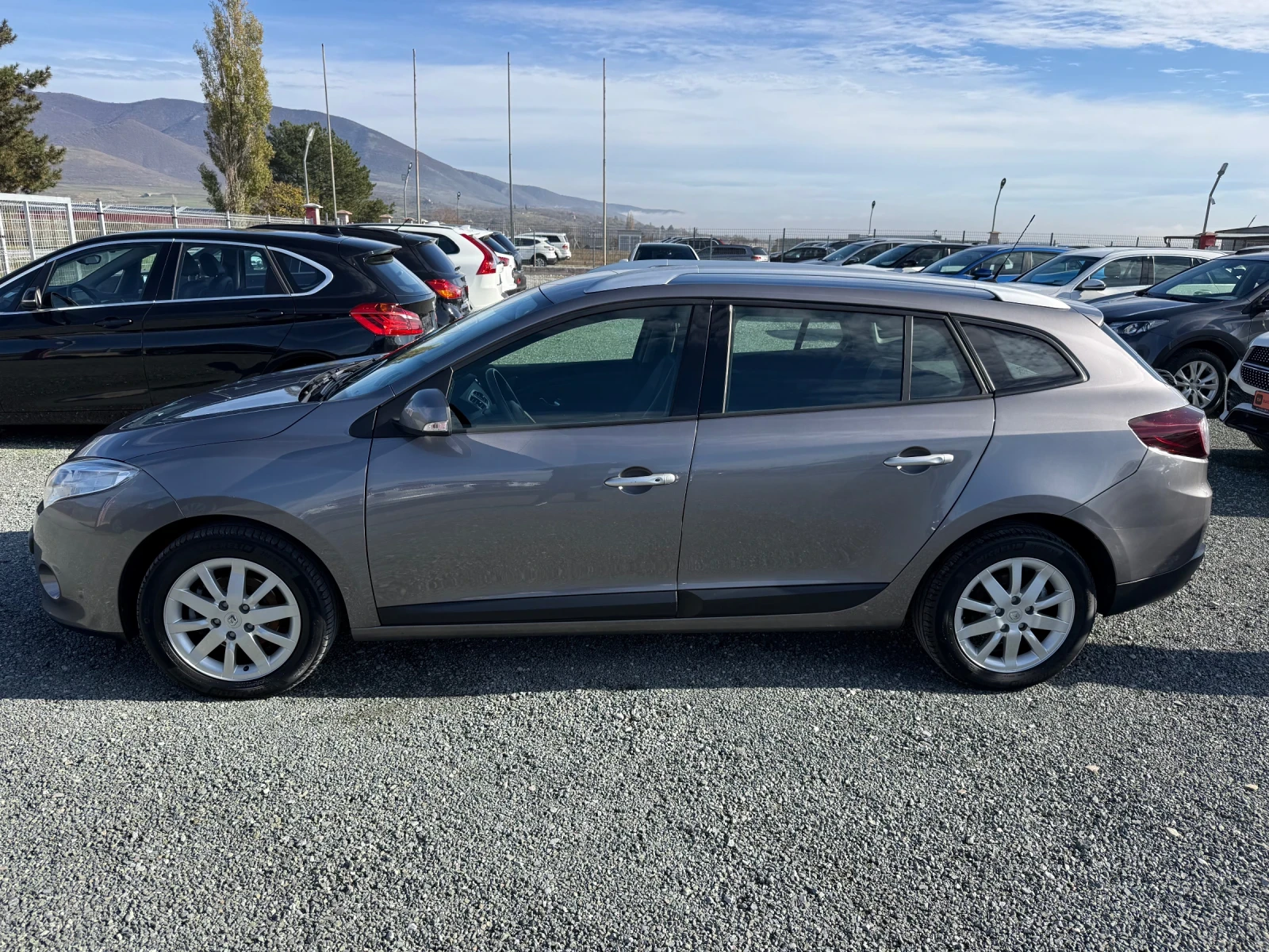 Renault Megane (KATO НОВА) - изображение 10