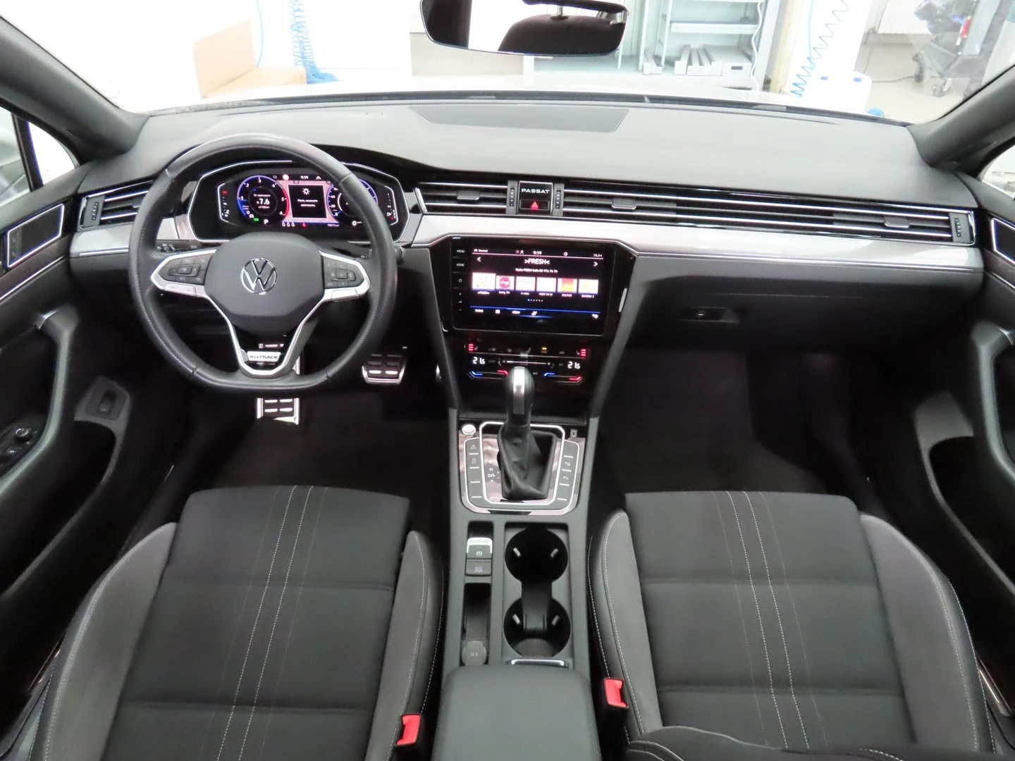 VW Passat 2.0TDI SCR 4MOT DSG | Mobile.bg � ����������� 12