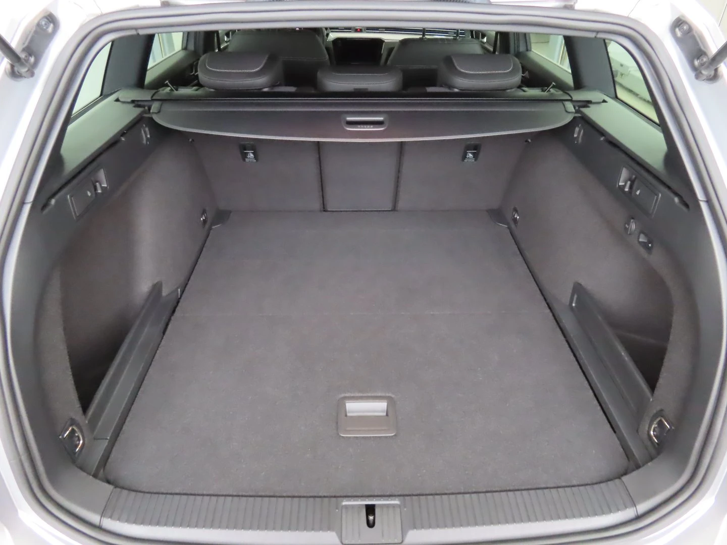 VW Passat 2.0TDI SCR 4MOT DSG | Mobile.bg � ����������� 4