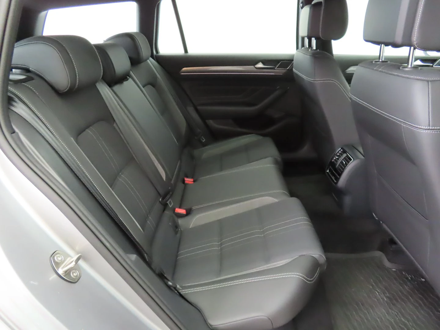 VW Passat 2.0TDI SCR 4MOT DSG | Mobile.bg � ����������� 10