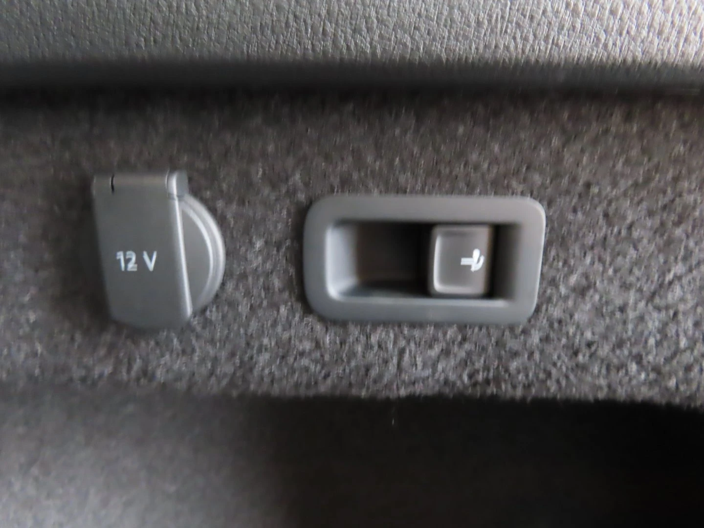 VW Passat 2.0TDI SCR 4MOT DSG | Mobile.bg � ����������� 5