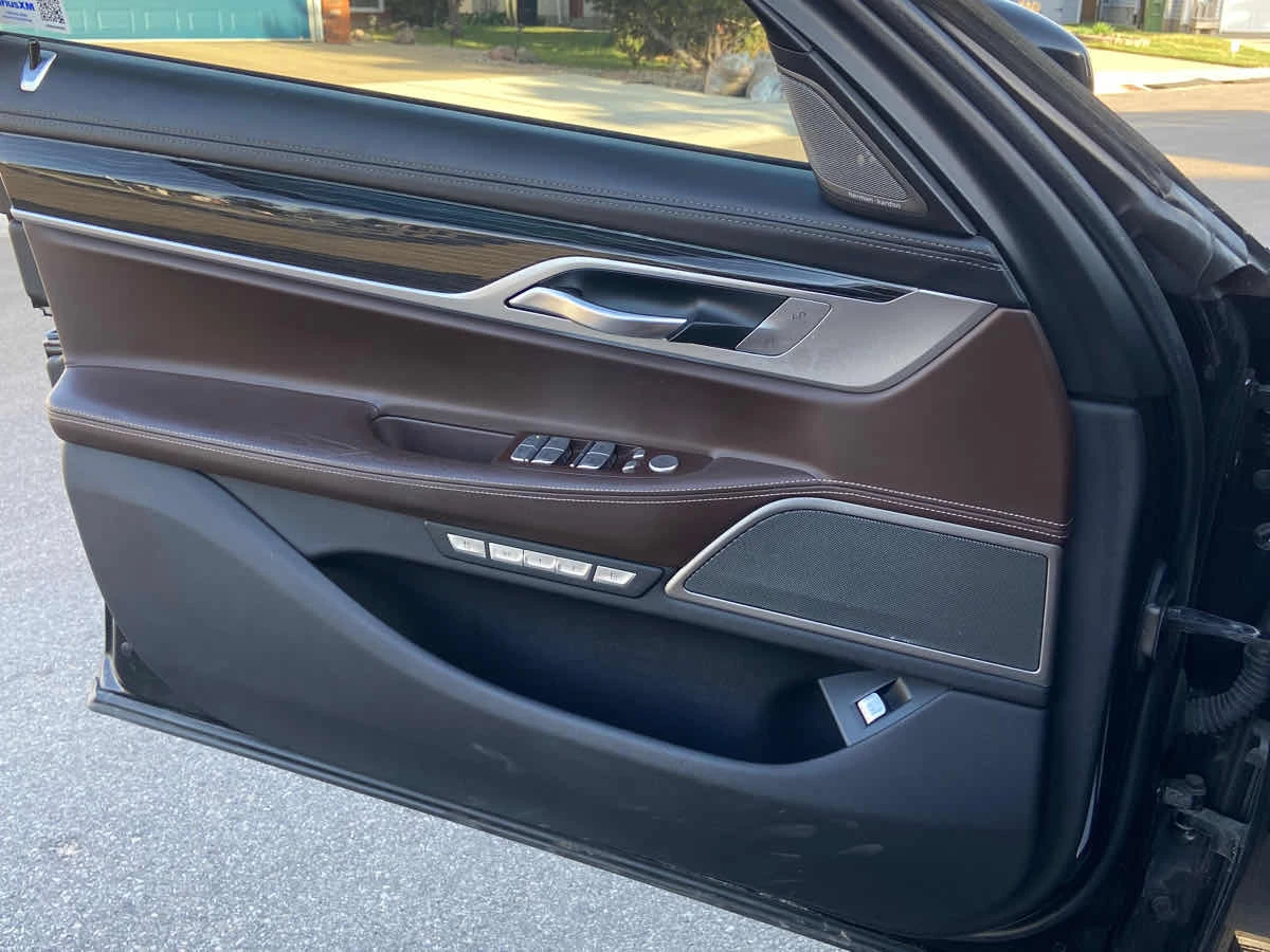 BMW 750 750i xDrive AWD - изображение 10