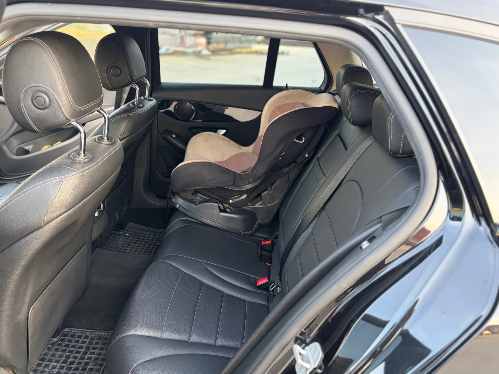 Mercedes-Benz C 220 220 AMG Line, снимка 8 - Автомобили и джипове - 53696244