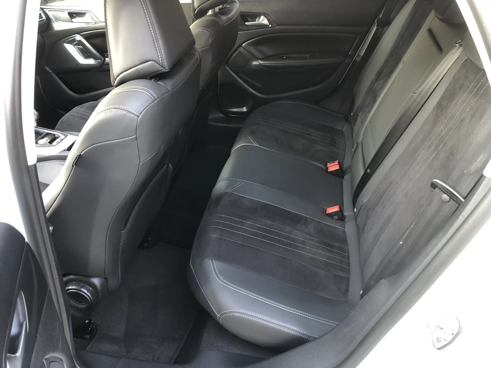 Peugeot 308 1.5 Blue/Hdi;:Allure:;S&S;:130kc::158399kmРЕАЛНИ!!, снимка 10 - Автомобили и джипове - 54045759