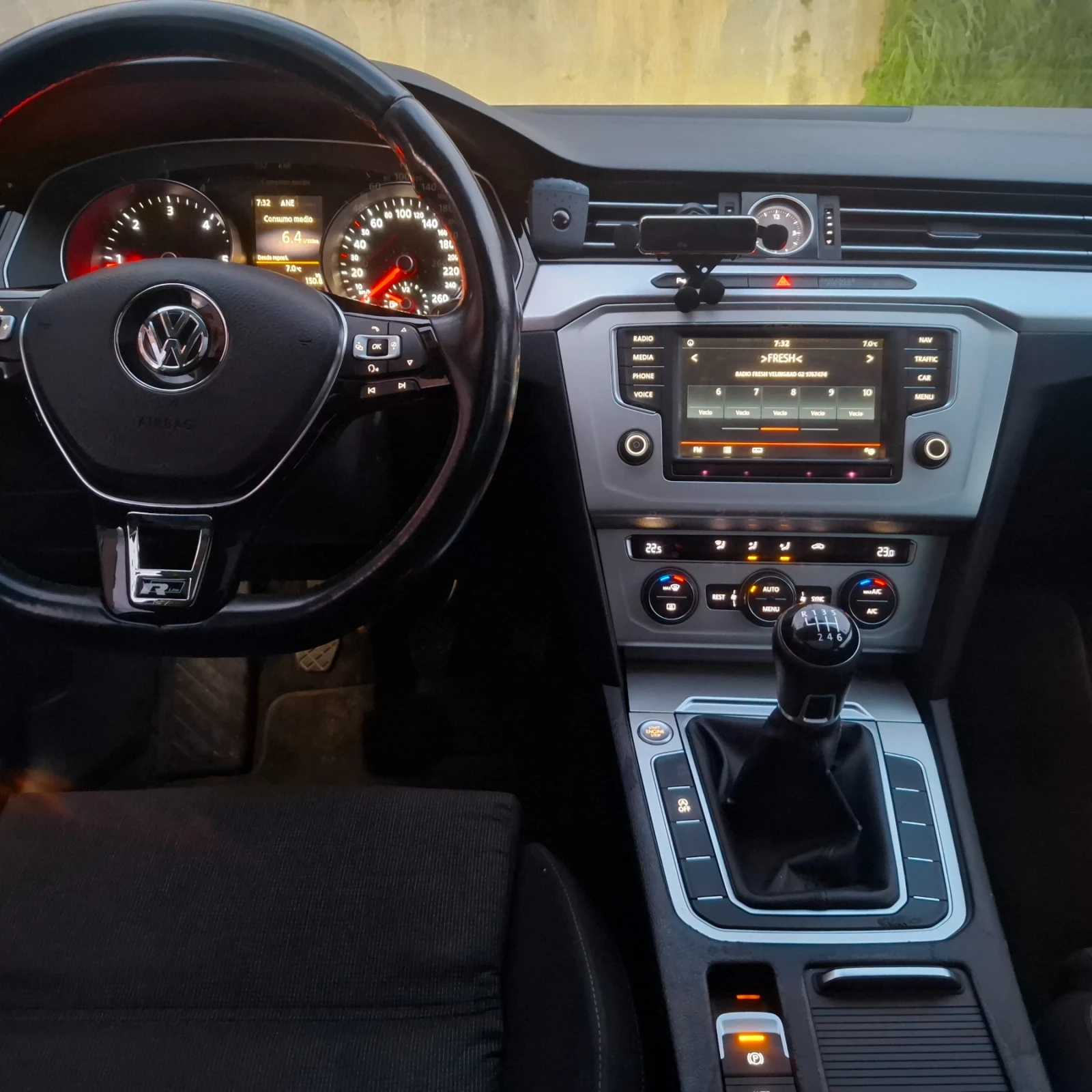 VW Passat Регистрирана , R-line , Led, снимка 12 - Автомобили и джипове - 55636697
