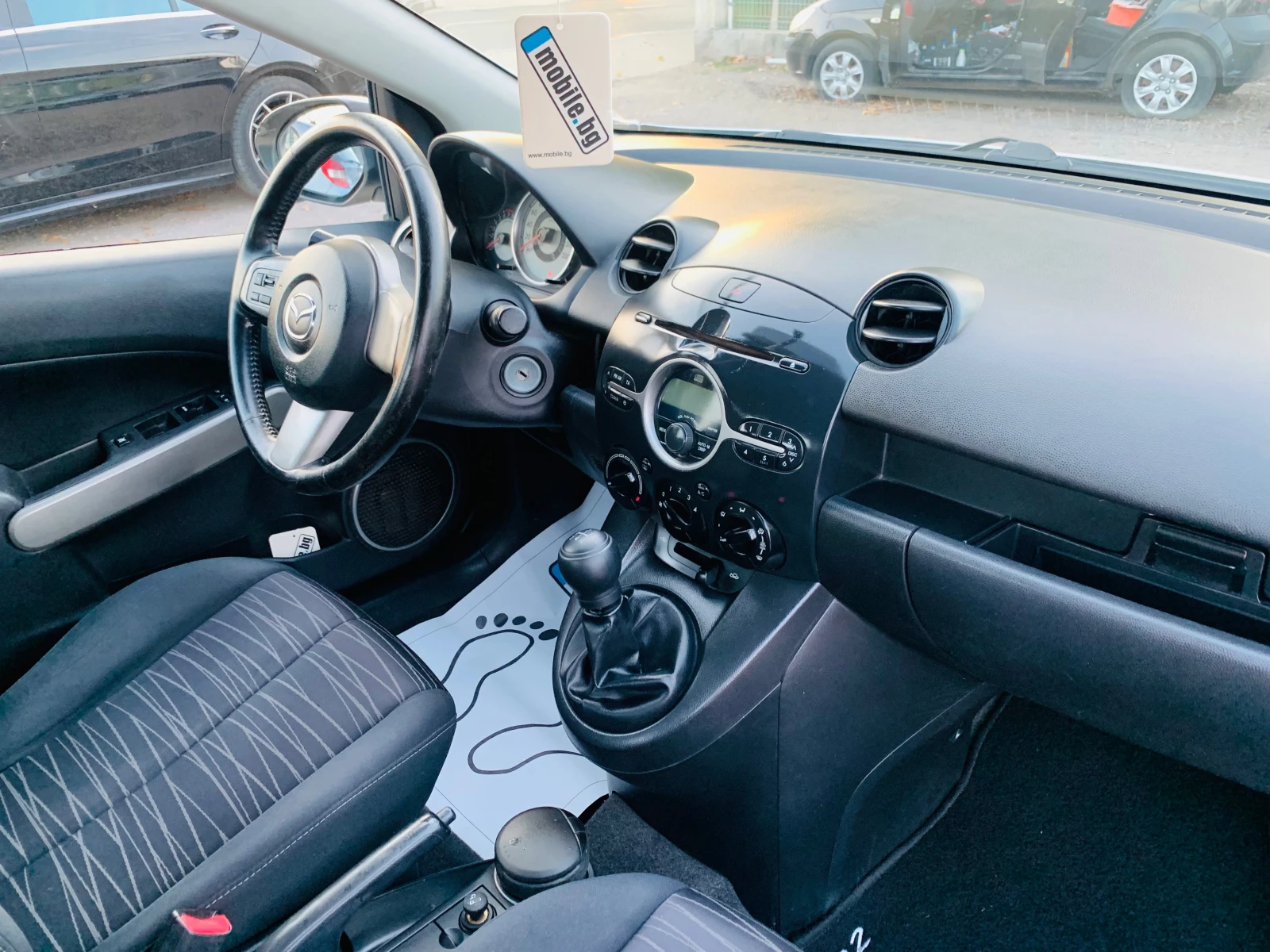 Mazda 2 1.3i НОВА!!!!!, снимка 13 - Автомобили и джипове - 56154379