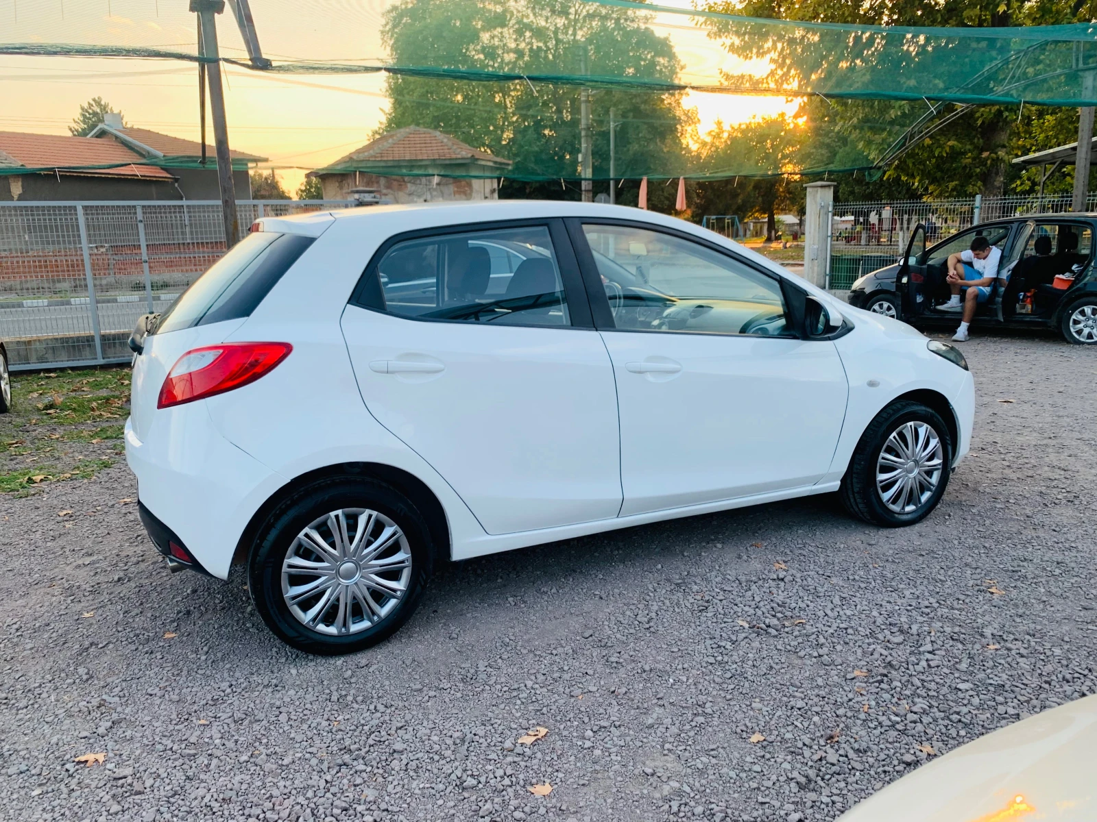 Mazda 2 1.3i НОВА!!!!!, снимка 8 - Автомобили и джипове - 56154379