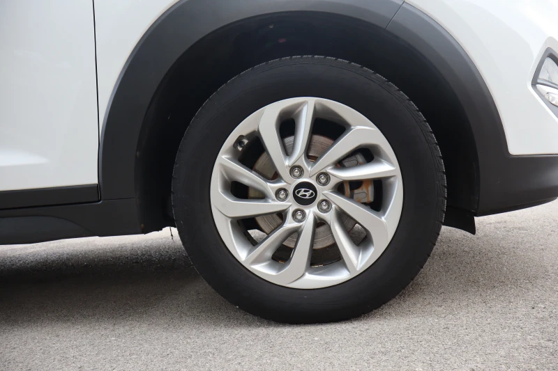 Hyundai Tucson 1.6i, снимка 4 - Автомобили и джипове - 52005994