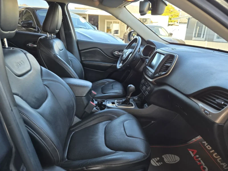 Jeep Cherokee 2.2CRDI-200кс= 152.000km= NIGHT EAGLE= OVERLAND, снимка 14 - Автомобили и джипове - 52256360