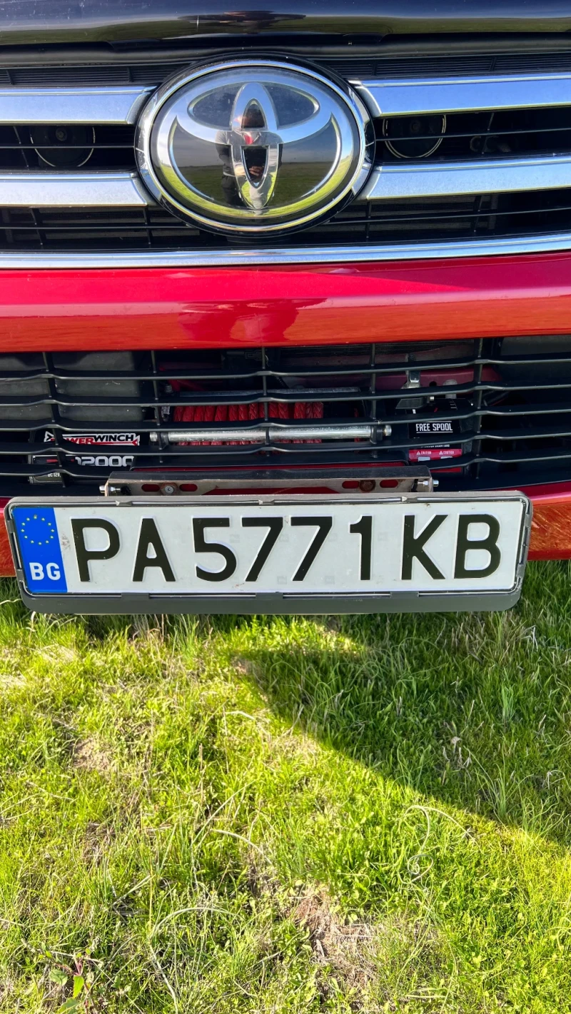 Toyota Hilux Invisible, снимка 13 - Автомобили и джипове - 53600291