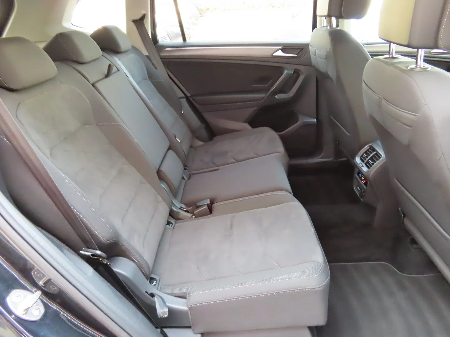 VW Tiguan LWB PA Elegance 2.0TSI 4MOT DSG - изображение 9