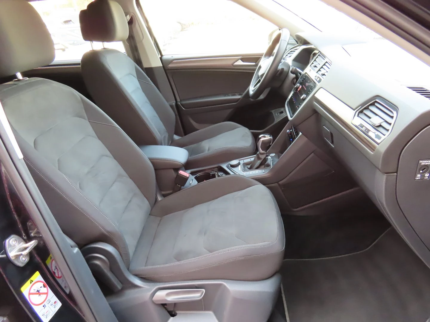 VW Tiguan LWB PA Elegance 2.0TSI 4MOT DSG - изображение 8