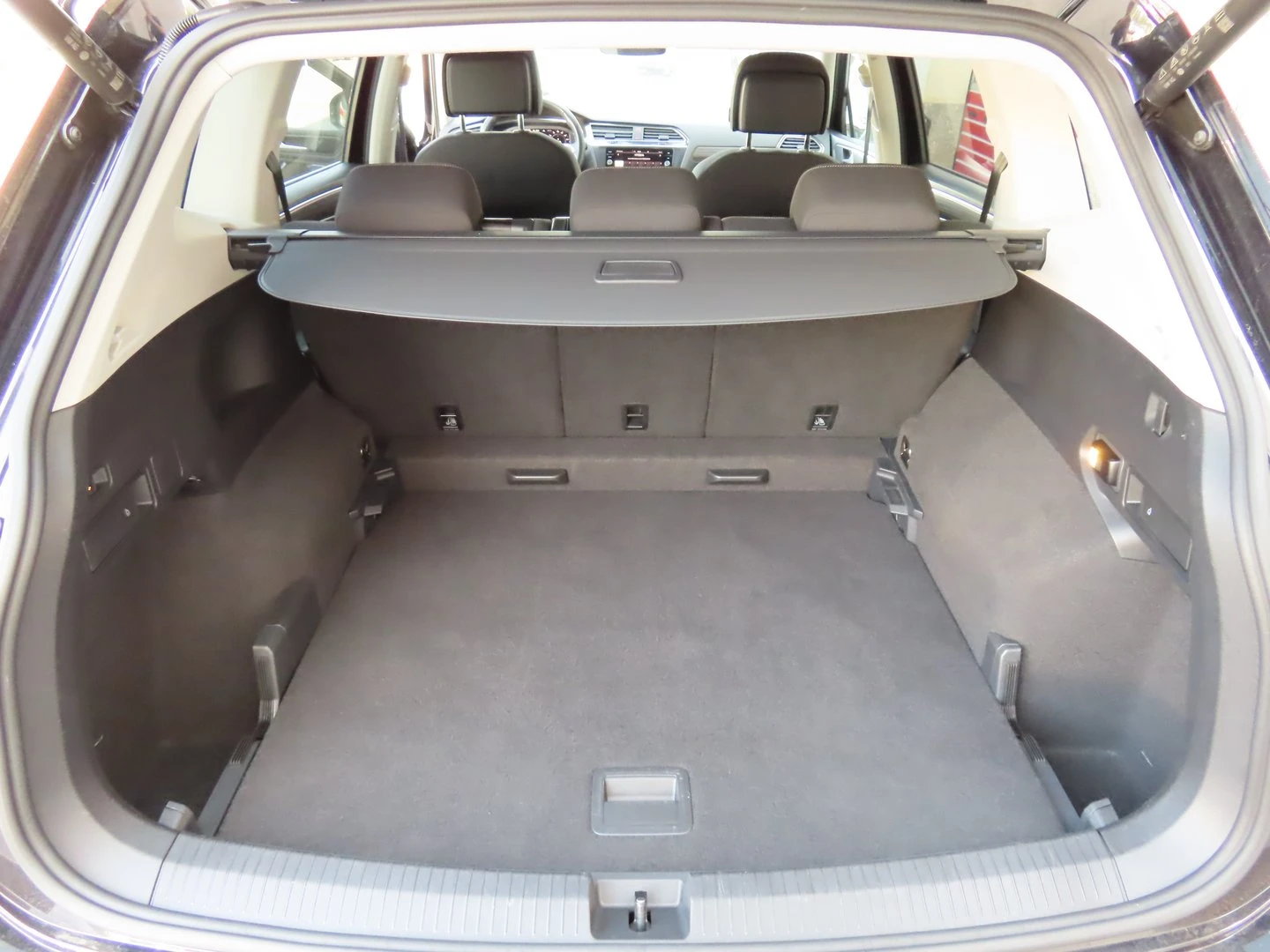 VW Tiguan LWB PA Elegance 2.0TSI 4MOT DSG - изображение 4